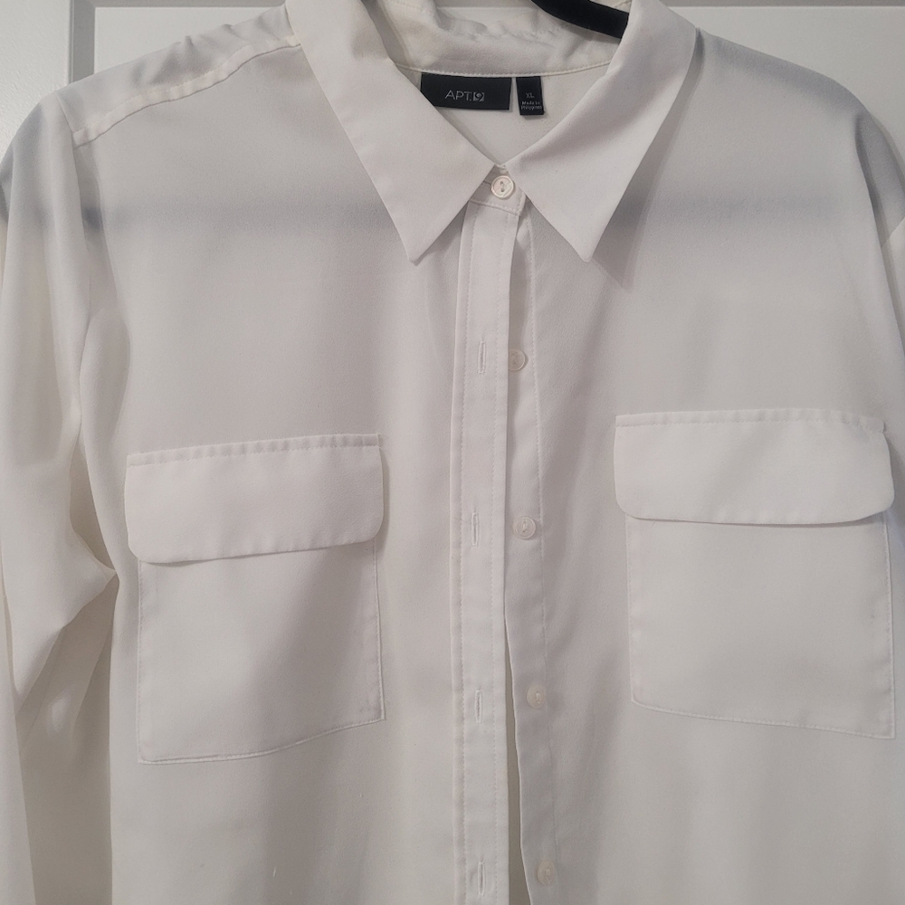 New but no tags Apt 9 white blouse in XL.